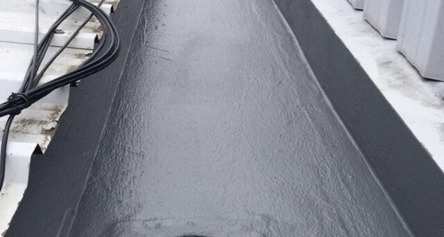 quét 2 lốp chống thấm máng xối bằng kingcat paint